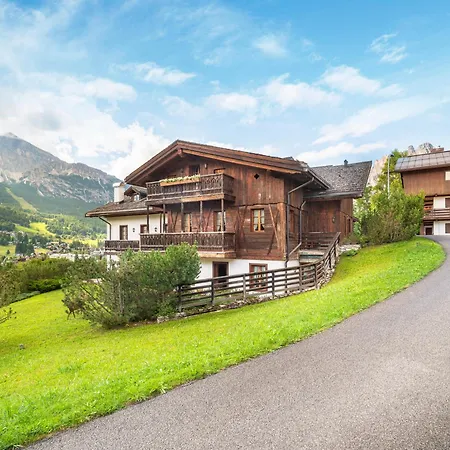Lägenhet Elegant Tabla With Garden R&r Cortina dʼAmpezzo