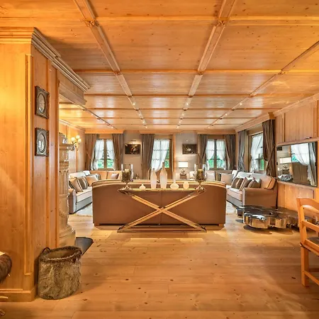 Elegant Tabla With Garden R&r Cortina dʼAmpezzo