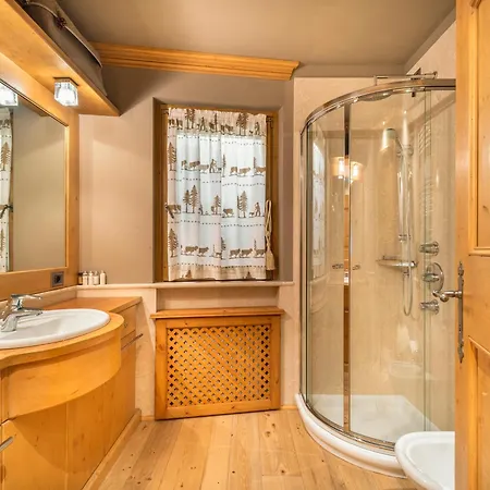 Elegant Tabla With Garden R&r Apartamento Cortina dʼAmpezzo